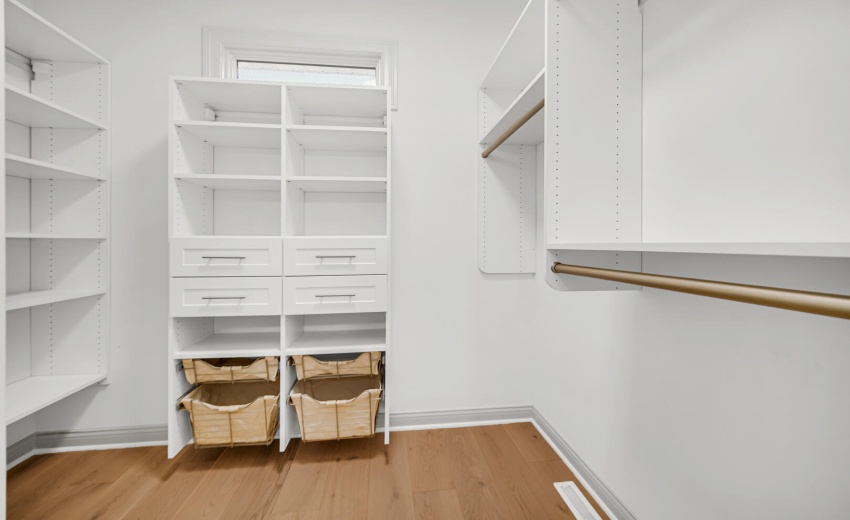 Walk-in Closet