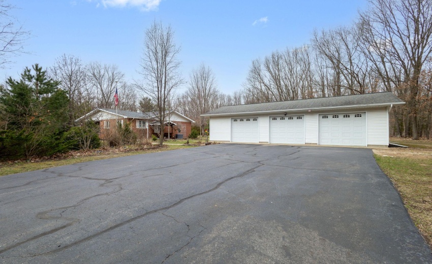 3-Car Detached Garage