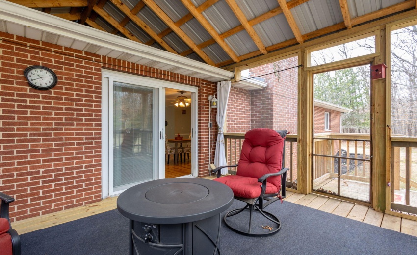 Spacious Screened In Porch