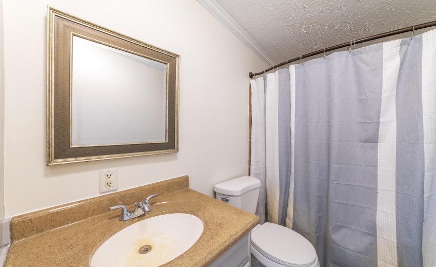 LHallBath550E#7RESHOOT0043