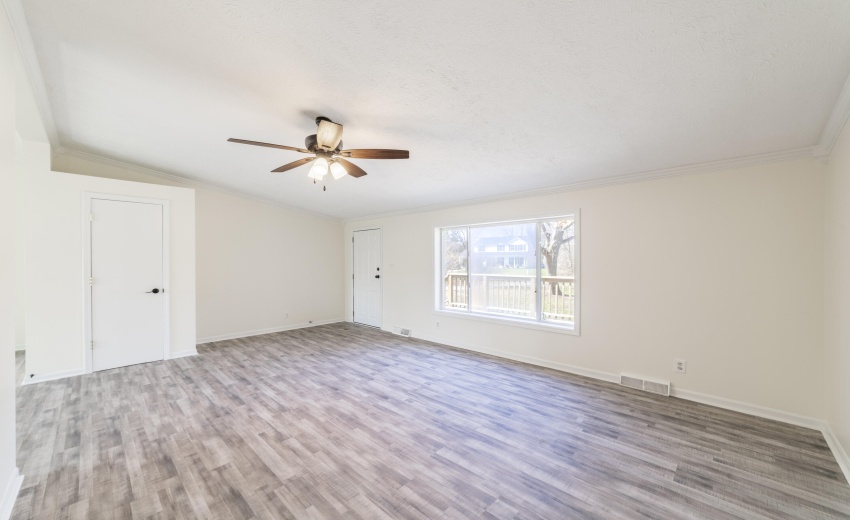 ELiving550E#7RESHOOT0019