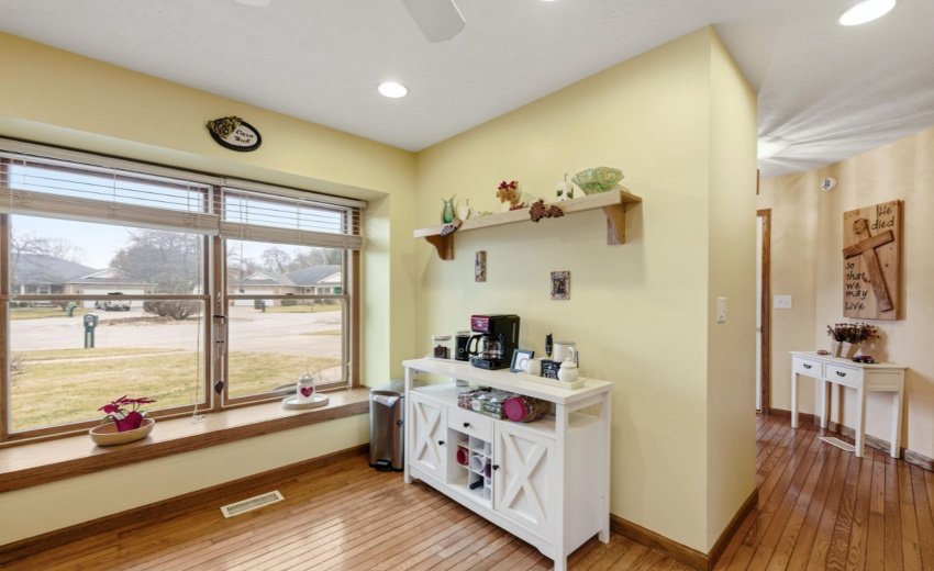 712 Dogwood Ct. - 04