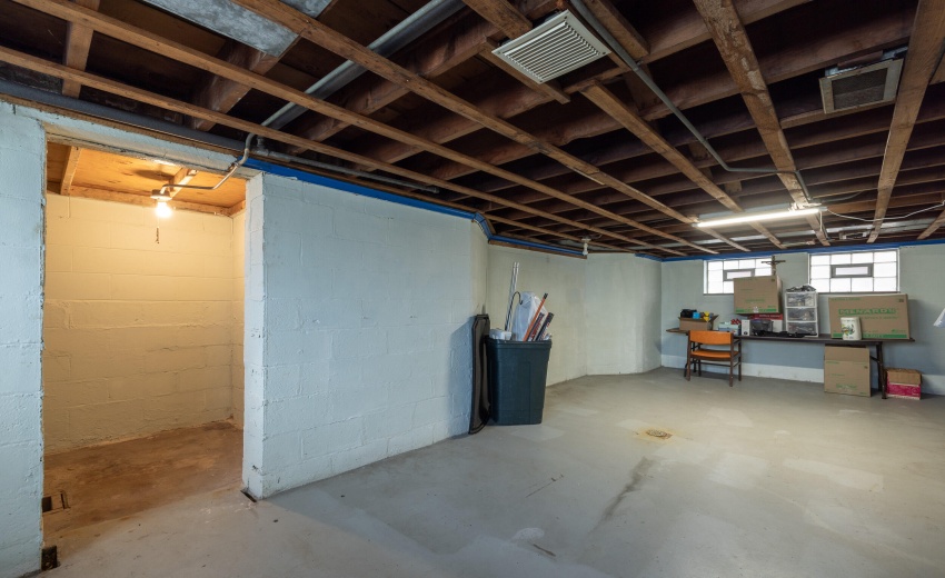 1221 W 142nd East Chicago-54