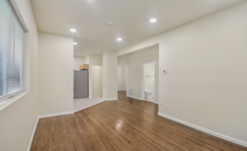 9-web-or-mls-Polk St-S1007-009