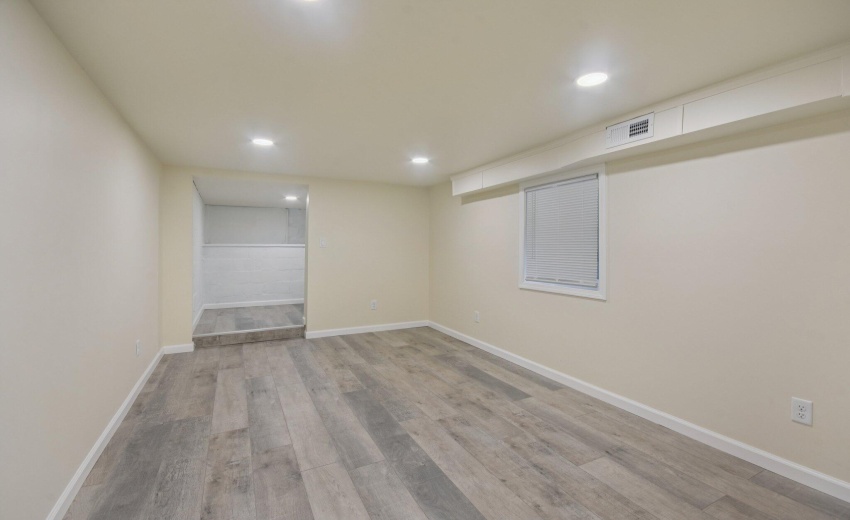 15-web-or-mls-Polk St-S1007-015