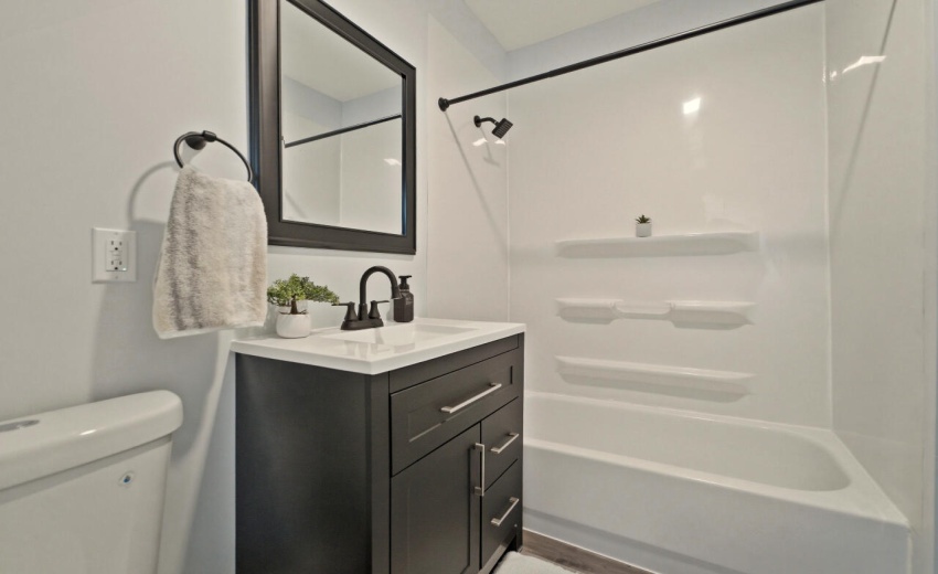 Updated Full Bathroom