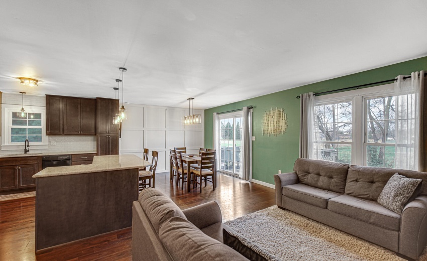 Dining Rm has slider doors to deck.