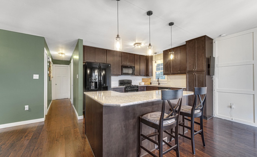 Granite island and countertops.