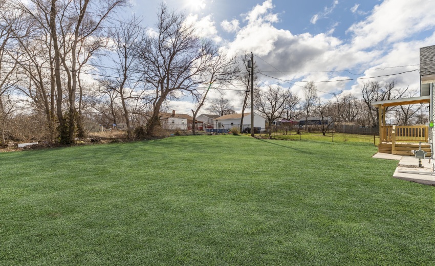 1047 Arizona St-4 with grass