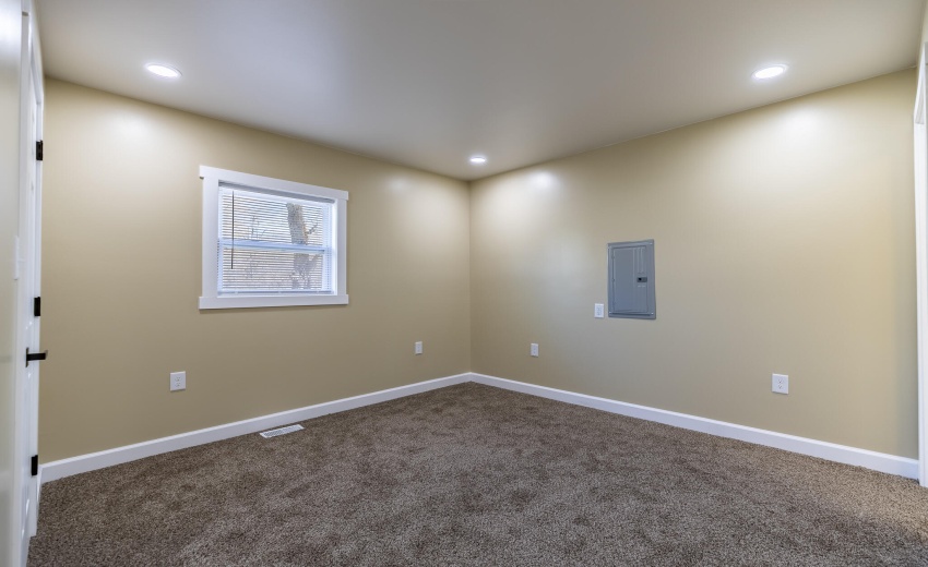 1047 Arizona St-16