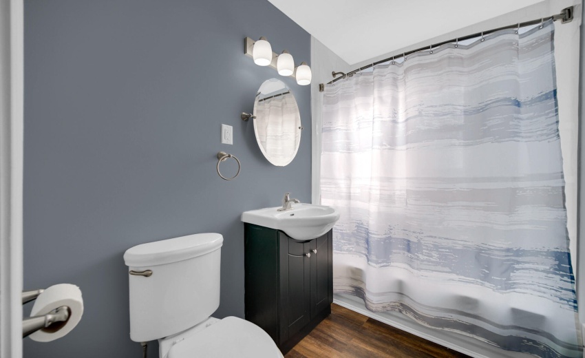 Main Floor Full Bath