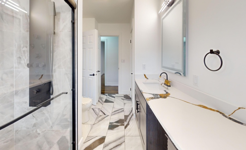 4824-Parrish-Ave-Bathroom