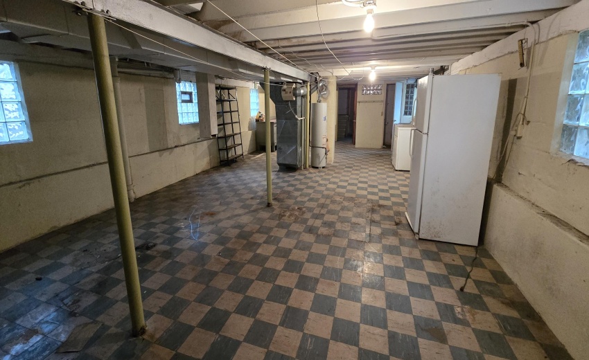 Full, Unfinished Daylight Basement