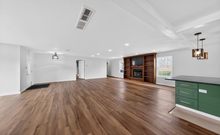 08_1908_Central_Dr_Gary_IN_46407_USA-Liv