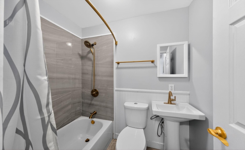 28_1908_Central_Dr_Gary_IN_46407_USA-Bat