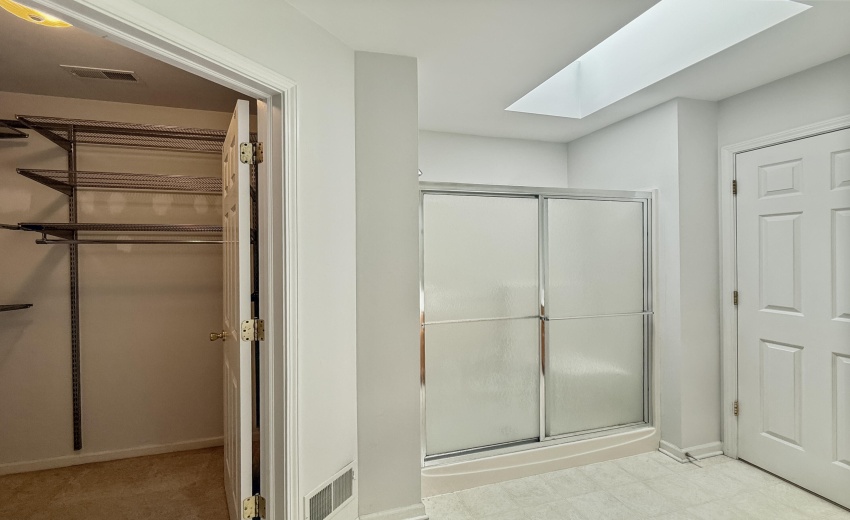 primary bath/closet