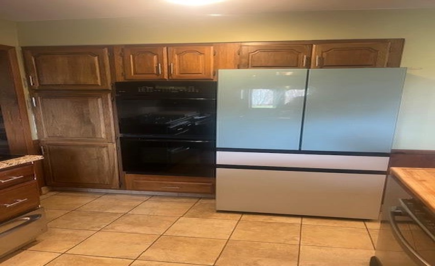 Kitchen Refrigerator & Stove