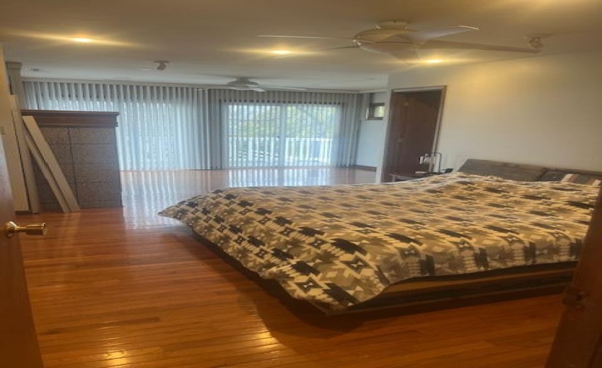 Del upper Master Bedroom 1