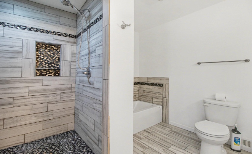 2352 Four Seasons Parkway 14