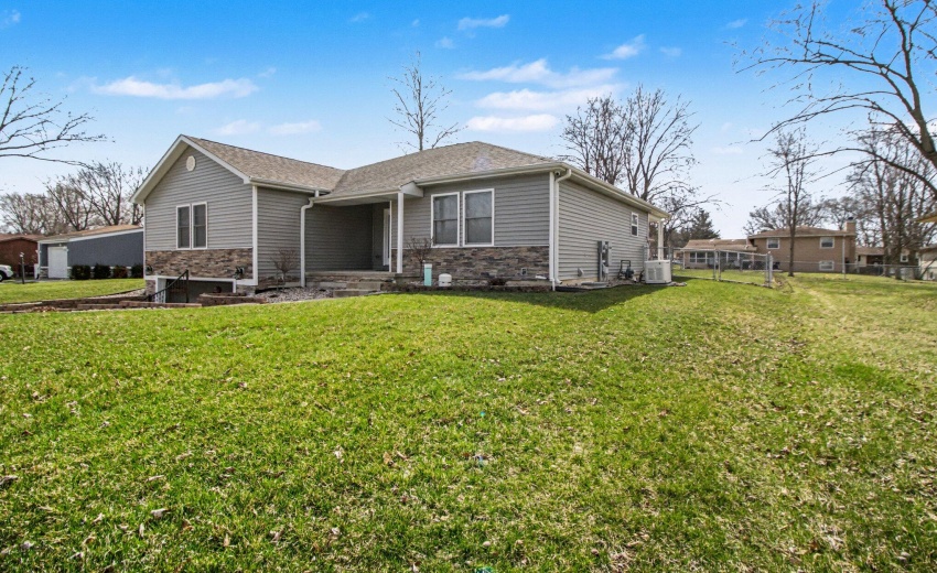 2352 Four Seasons Parkway 17