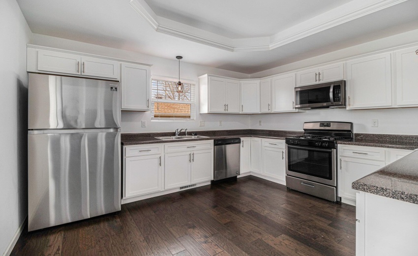 2352 Four Seaons Parkway Kitchen