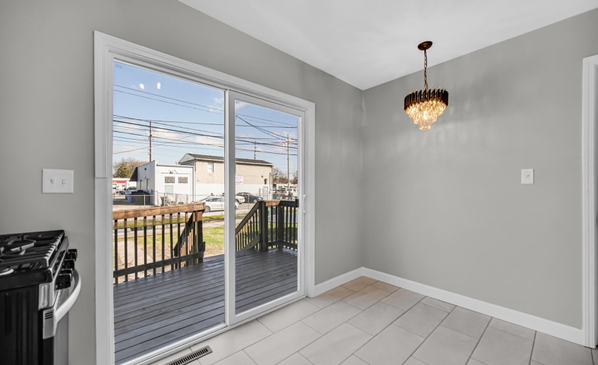 Kitchen/ Dining Combo