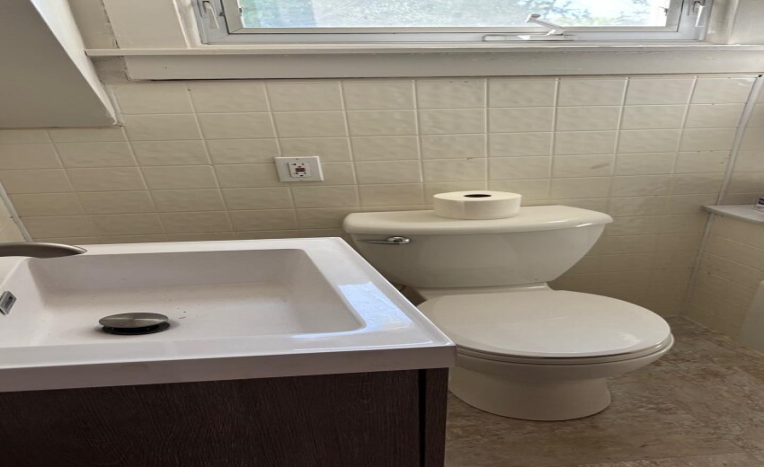 Studio Full Bathroom