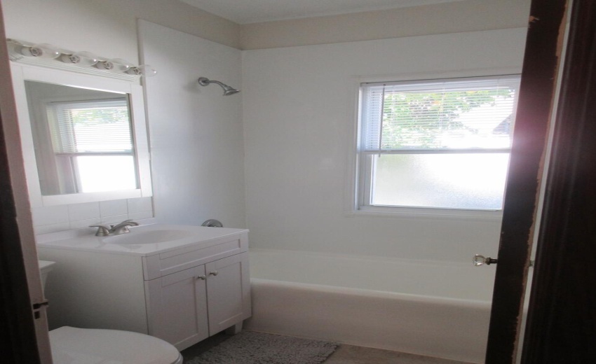 Bathroom - Main floor