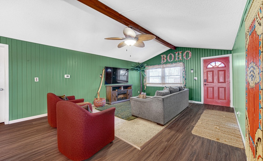 5027 E Woodland
