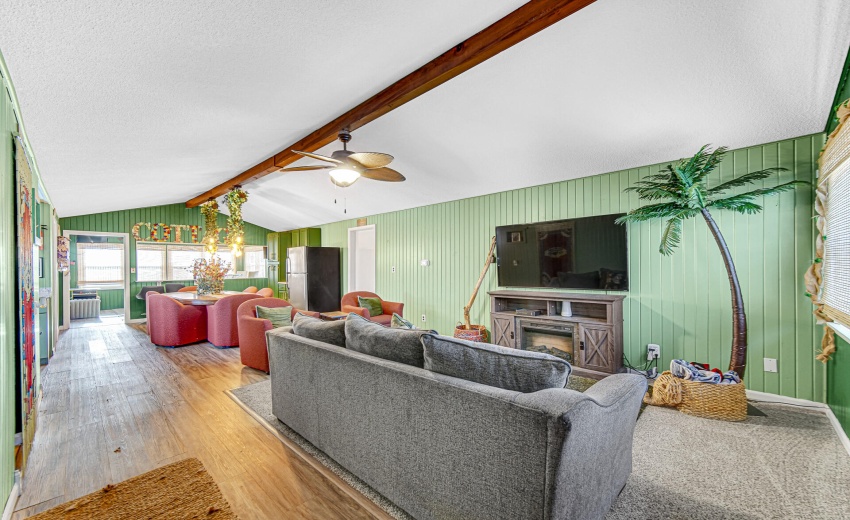 5027 E Woodland