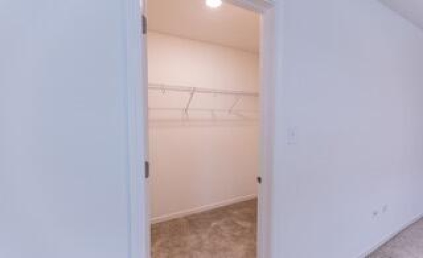 1792Masterbedroom2closet