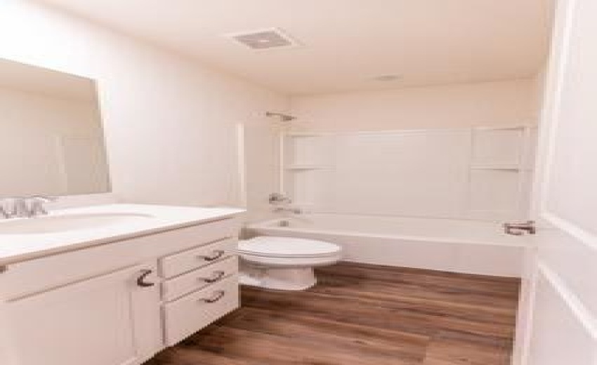 1792upstairsbathroom