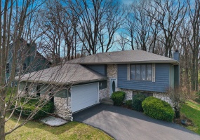 186 Wexford Road, Valparaiso, Indiana, 4 Bedrooms Bedrooms, 9 Rooms Rooms,3 BathroomsBathrooms,Residential,For Sale,Wexford,NRA836422