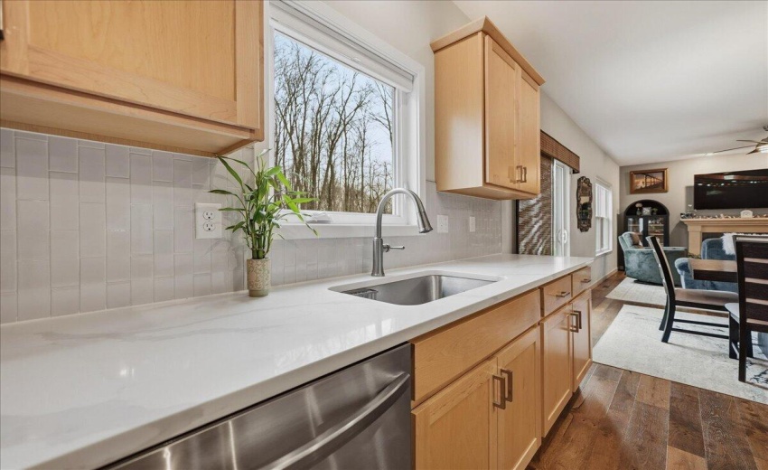 Quartz Counter Tops and Tile Backplash