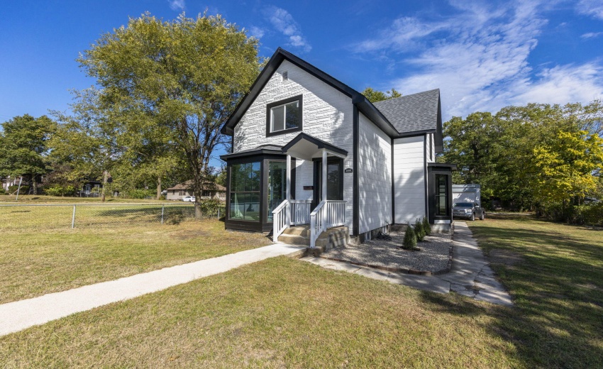 16-web-or-mls-1008-e-michigan-blvd