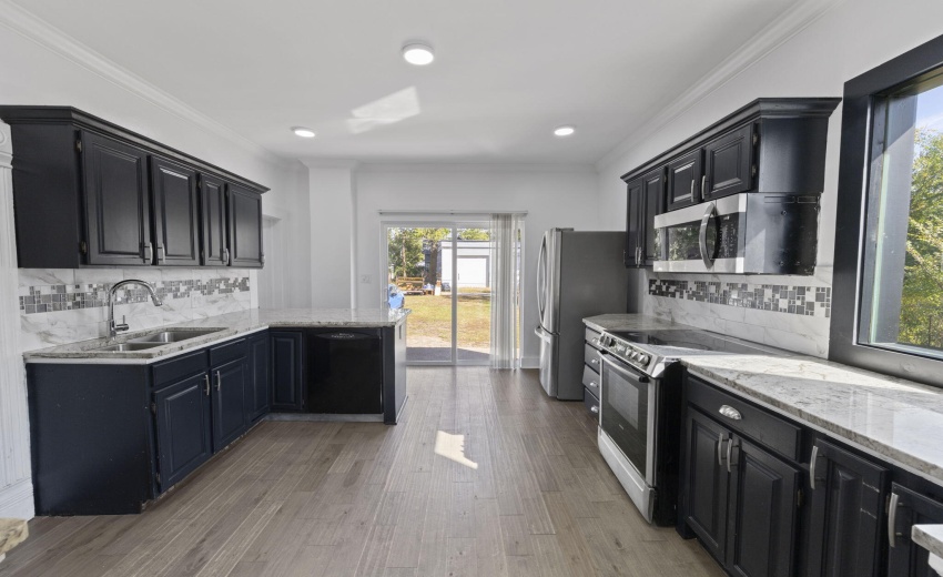 14-web-or-mls-1008-e-michigan-blvd