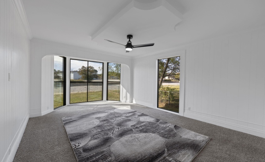 12-web-or-mls-1008-e-michigan-blvd