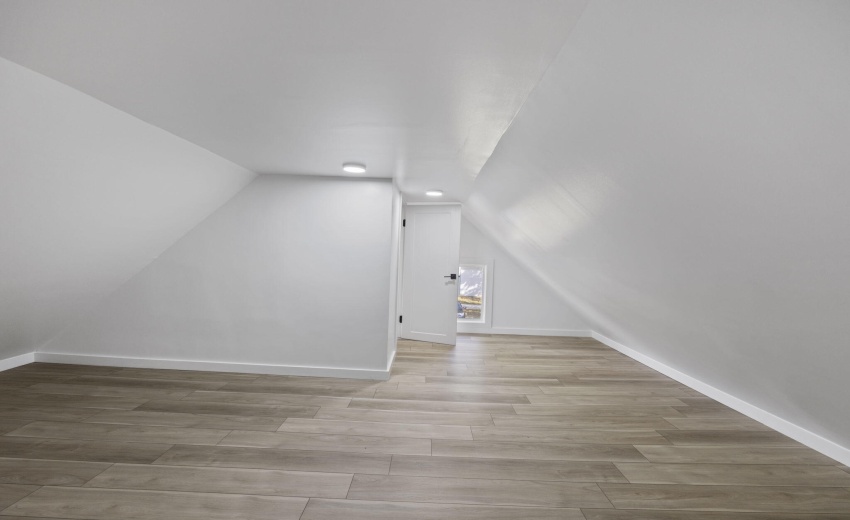 4-web-or-mls-1008-e-michigan-blvd