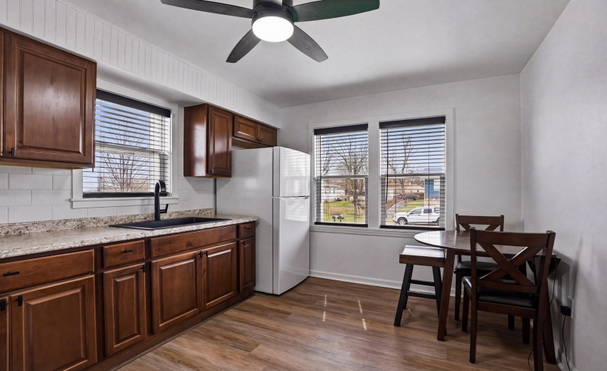 1216W37thPl_Hobart-02