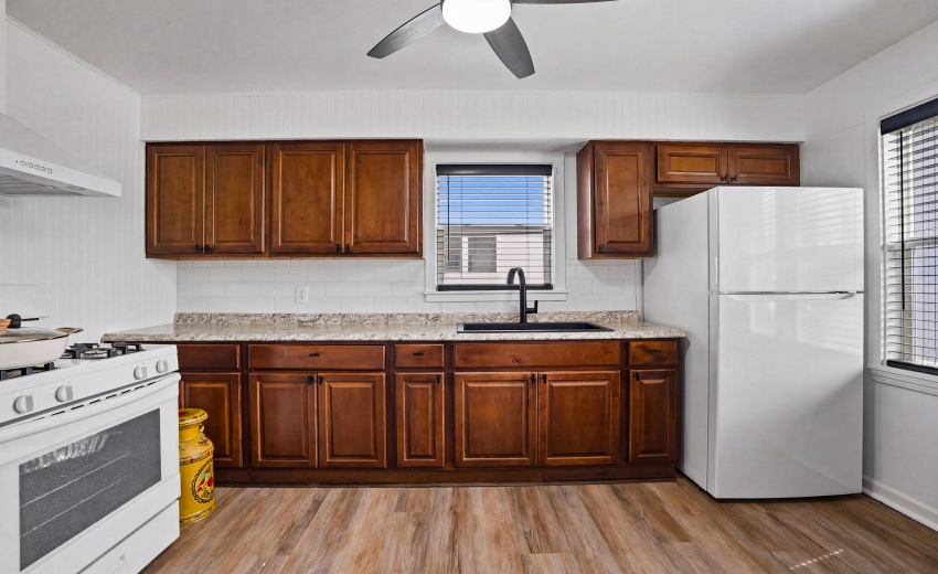 1216W37thPl_Hobart-04