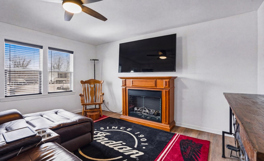 1216W37thPl_Hobart-07