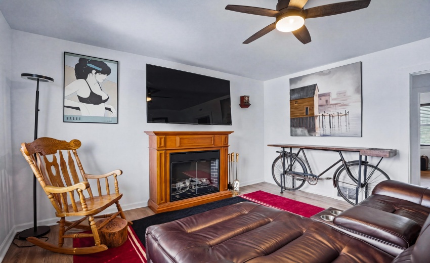 1216W37thPl_Hobart-06