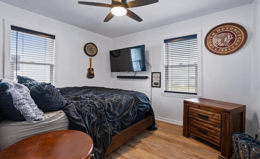 1216W37thPl_Hobart-13