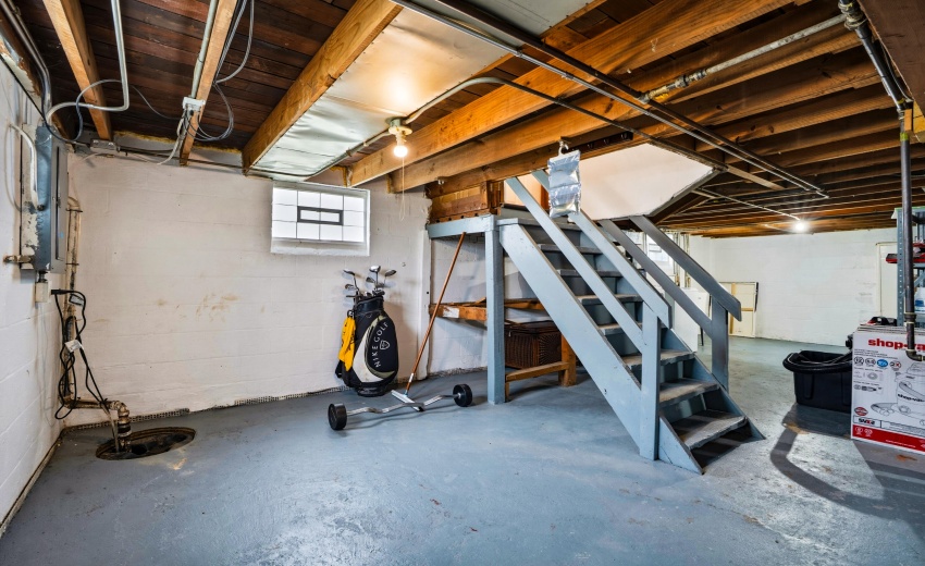 1216W37thPl_Hobart-10