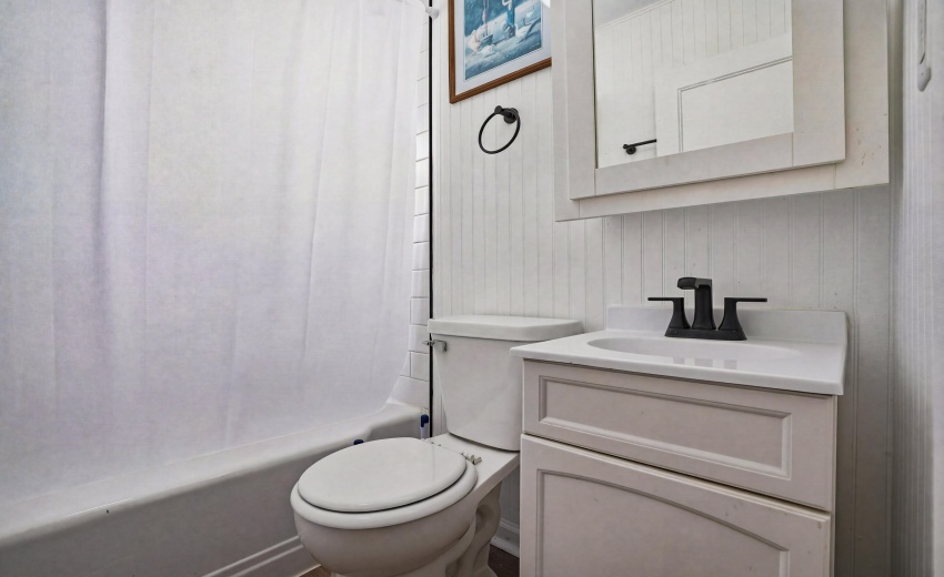 1216W37thPl_Hobart-09