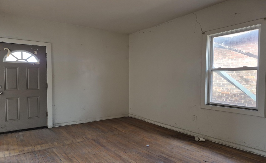 Upper Unit Livingroom