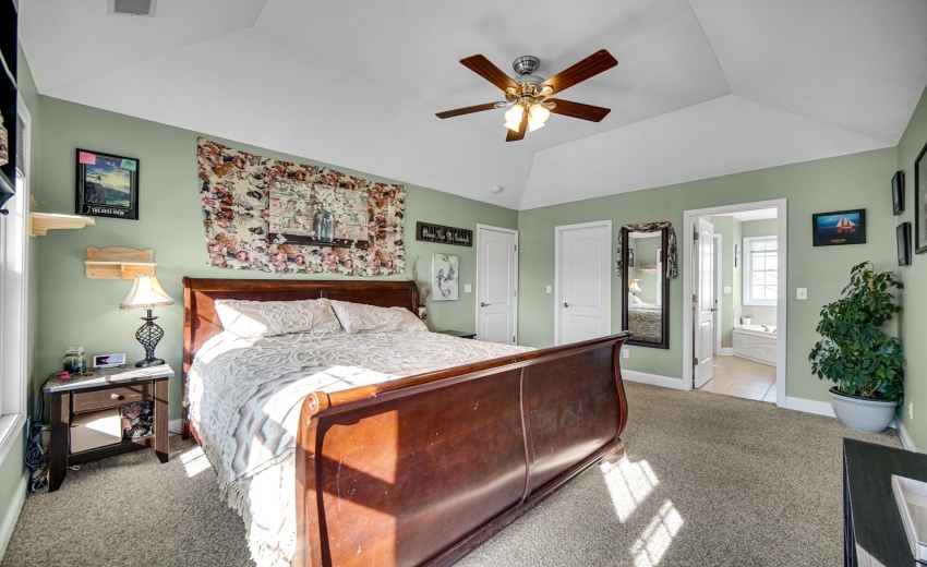 B5043F40-0E73-43C7-974B-ADF0CFDF4D4D