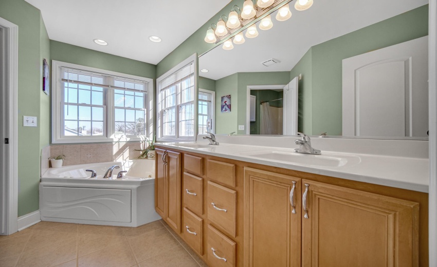 ACE7D3B7-01D6-441F-B1B0-4279280FFECE