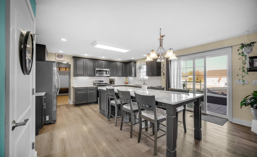 39C21648-C143-4BFD-978C-37C19274A85A