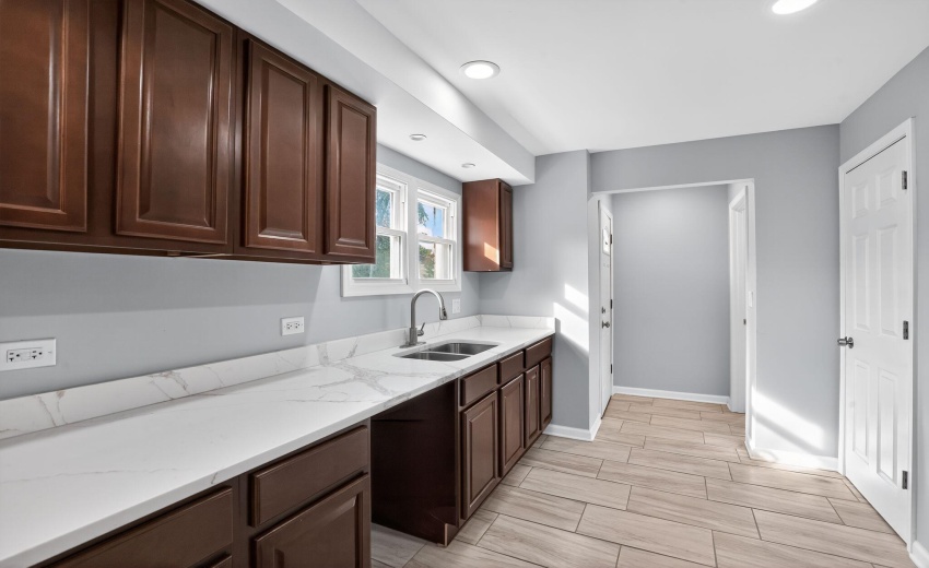 19_8318_Howard_Ave_Munster_IN_46321_USA-